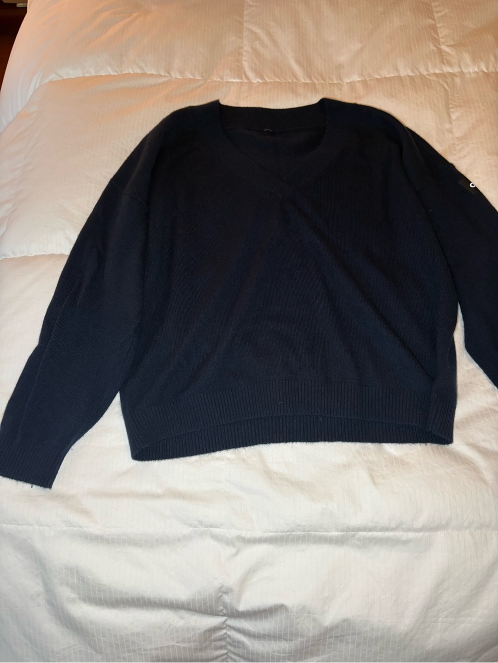 Alo Cashmere Jet Set V Neck Pullover Navy